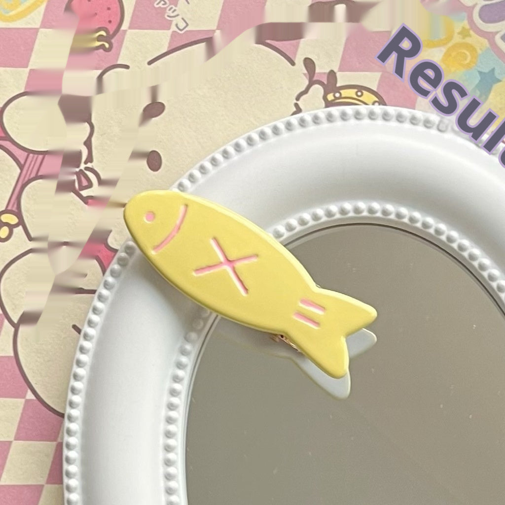 かわいいキャンディーカラーの魚のバレッタ