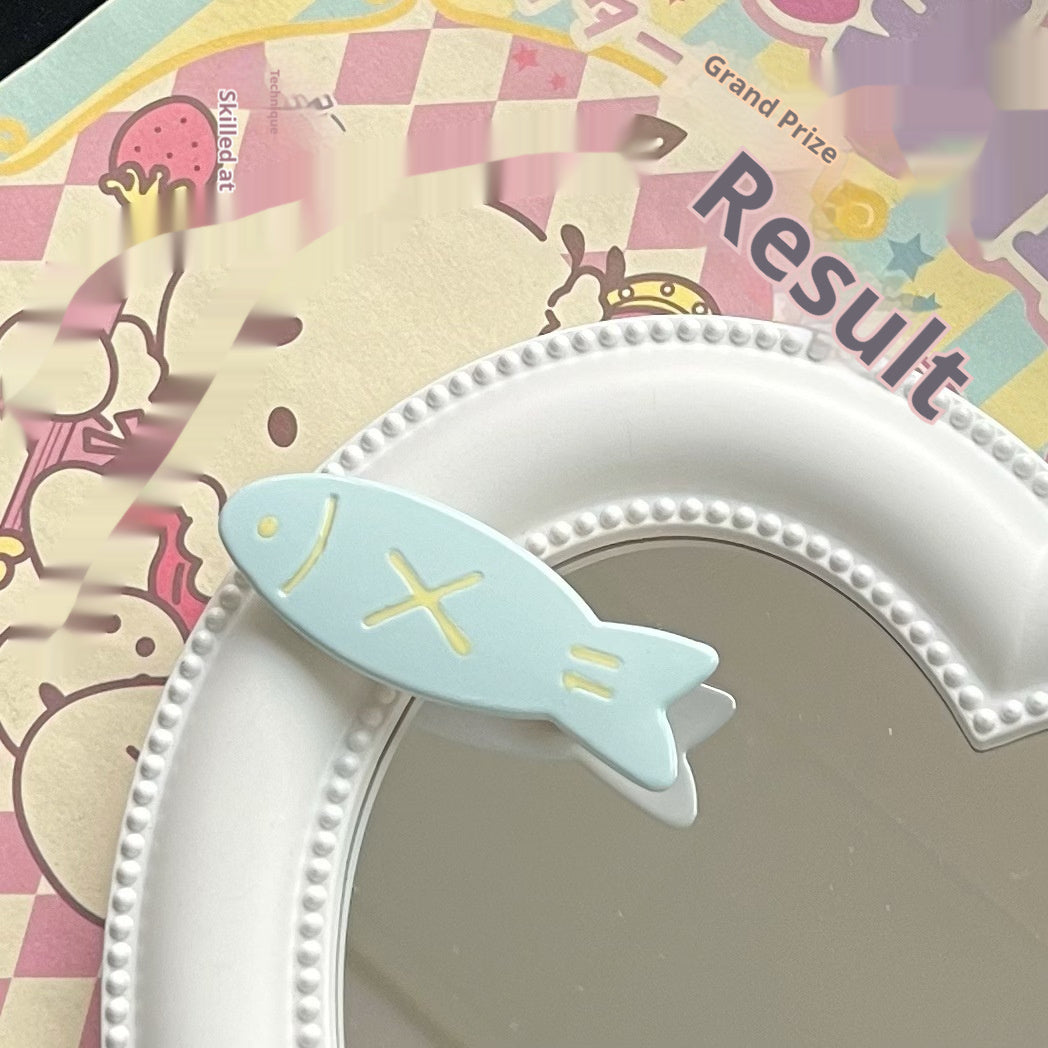 かわいいキャンディーカラーの魚のバレッタ